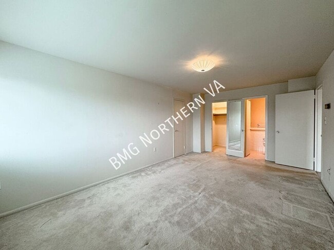 Building Photo - 200 N Maple Ave