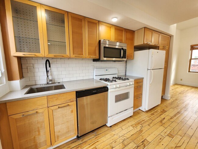 Building Photo - Beautiful 3 bedroom in brewerytown