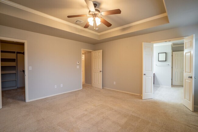 Building Photo - Beautiful 3 bed / 2 bath in New Tulsa!