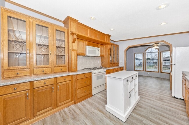 Building Photo - 16114 McGregor Dr