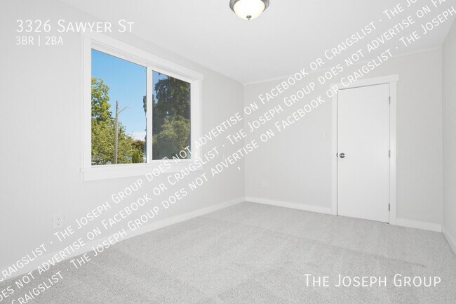 Building Photo - 3326 S Sawyer St