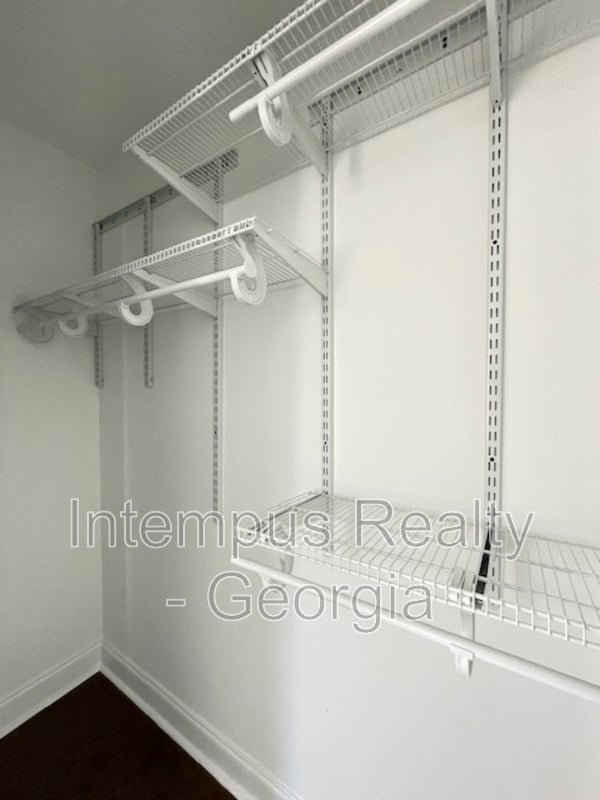 Building Photo - 2867 Joyce Ave