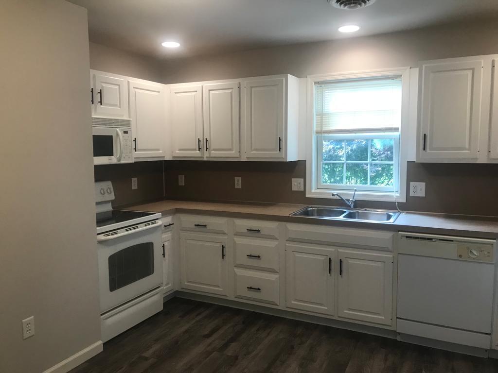 Building Photo - 640 S Oak St