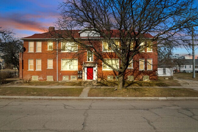Building Photo - 5032 W Boston Blvd
