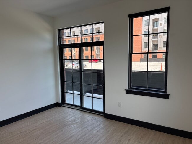 Building Photo - Comfort Meets Convenience – 2-Bedroom Apartment Near the Riverfront