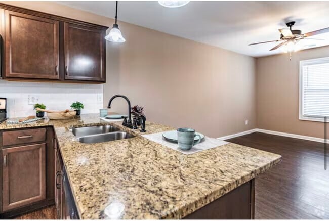 Building Photo - 2517 Rollow Ln