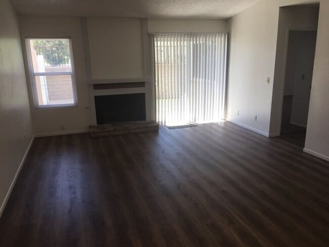 Building Photo - 44727 La Paz Rd