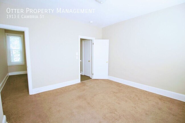 Building Photo - 1913 E Cambria St