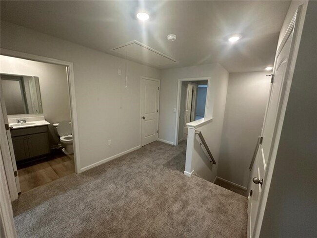 Building Photo - 23 Berryville Dr