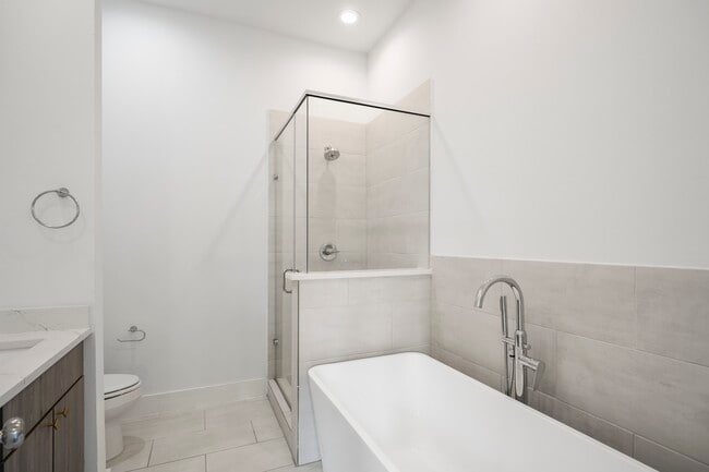 Building Photo - 594 Janisch Rd