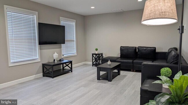 Building Photo - 2253 Papermill Rd