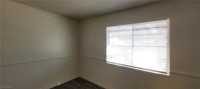 Building Photo - 2121 Chertsey Dr
