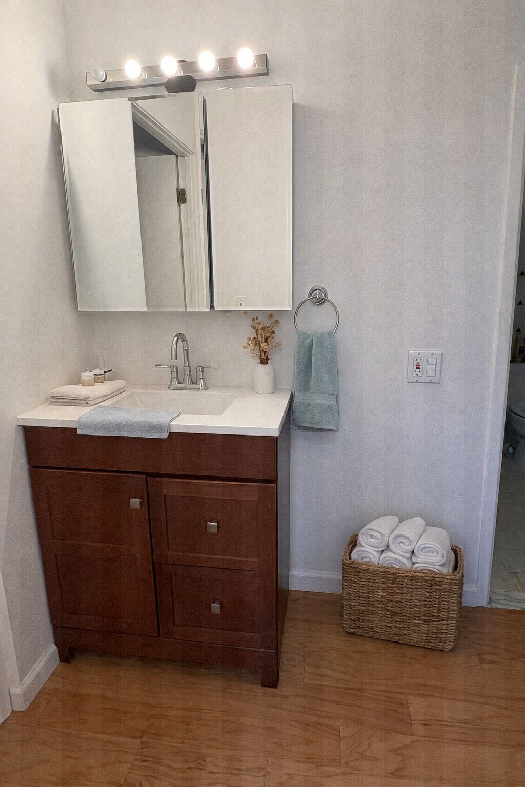 Building Photo - 5 Linden St