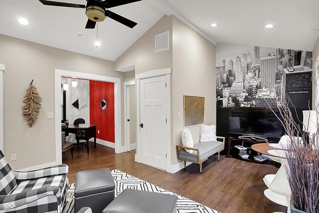 Building Photo - 140 N Main St