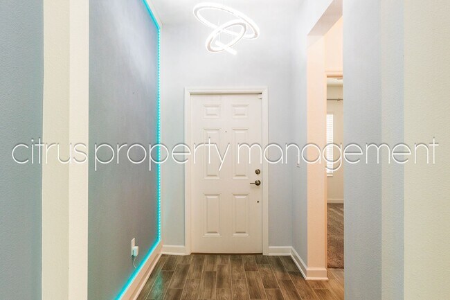 Building Photo - Immaculate, Beautifully Appointed, Spacious 5/3 in Tohoqua