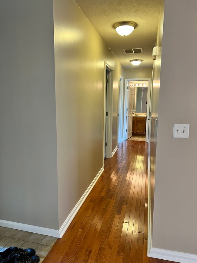 Building Photo - 47 Country Manor Blvd