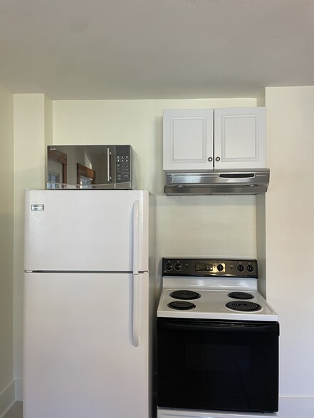 Building Photo - 207 Safford St