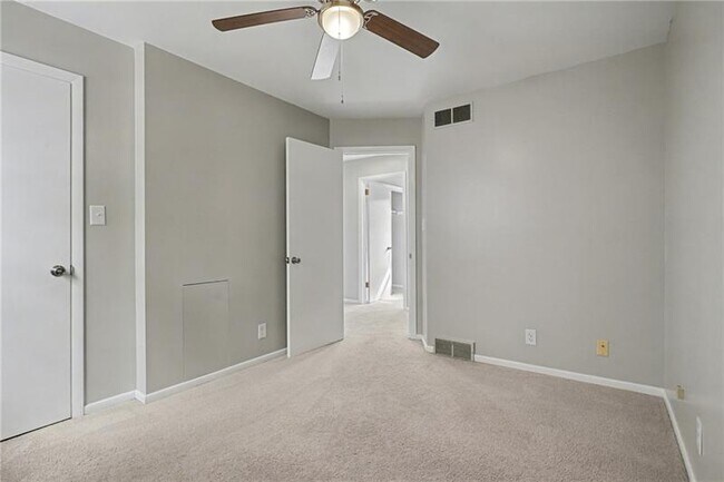 Building Photo - 841 E Lutton St