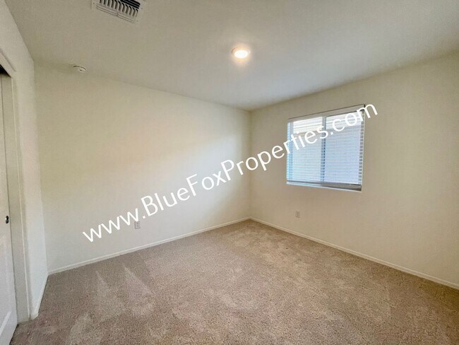 Building Photo - 12854 N Peony Dr