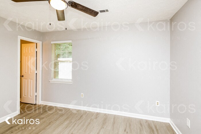 Building Photo - 208 Deer Pkwy