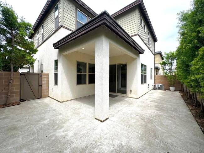 Building Photo - Beautiful 4Bd/3Ba Spacious Home in Costa M...