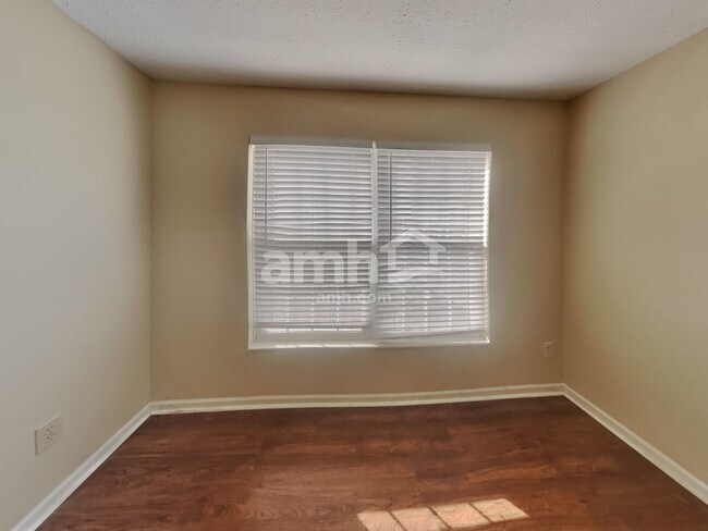 Building Photo - 12478 Thoroughbred Dr