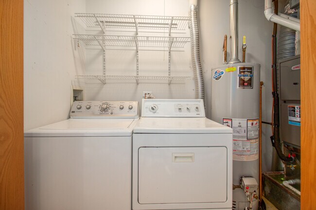 Building Photo - 1754 Middlebury Dr