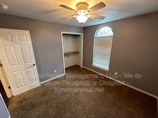 Building Photo - 625 NW Rosaceae Dr