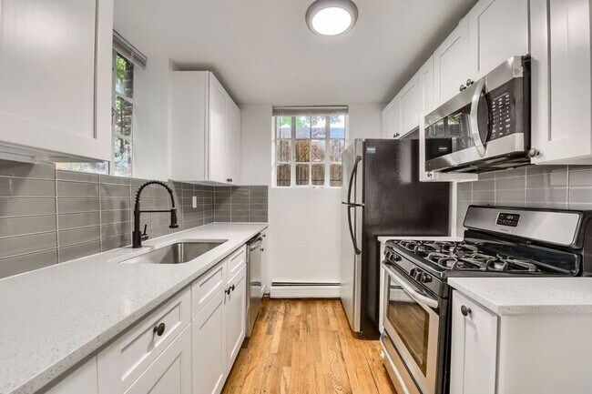 Building Photo - 2233 Kearney St