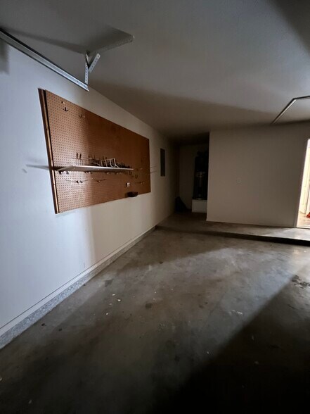 Building Photo - 8009 Thompson Pky