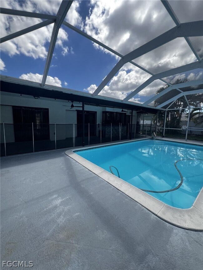 Building Photo - 3410 SE 11th Pl