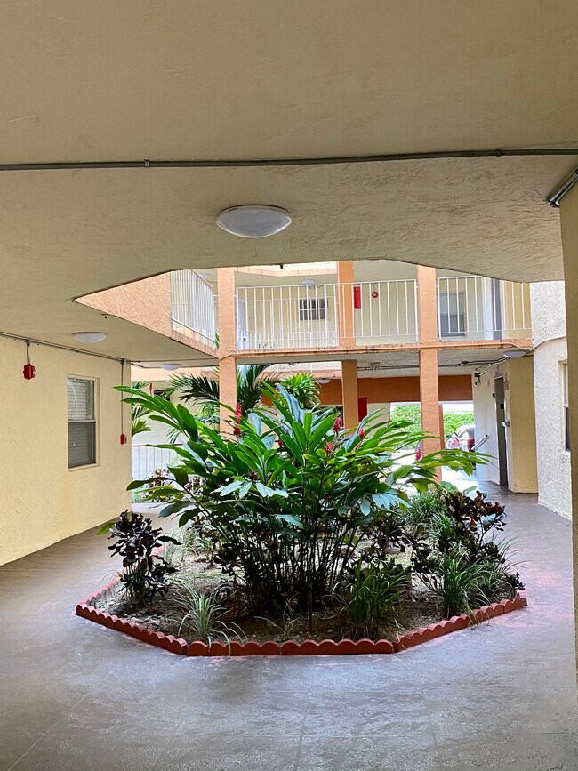 exterior - 1750 W 46th St