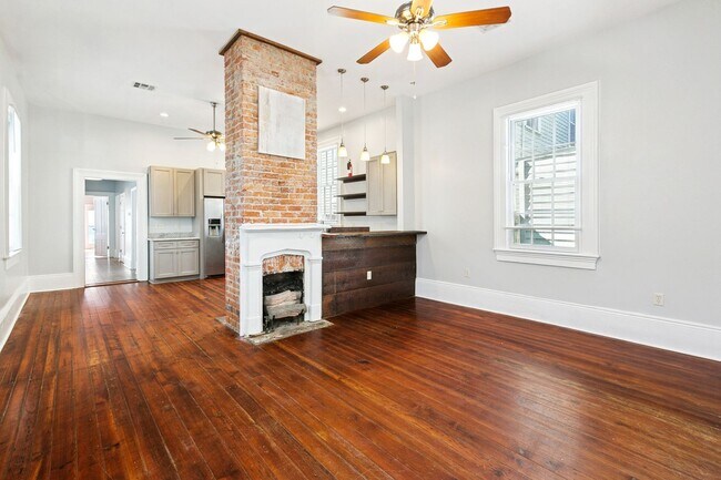 Building Photo - Charming New Orleans Shotgun with Historic...