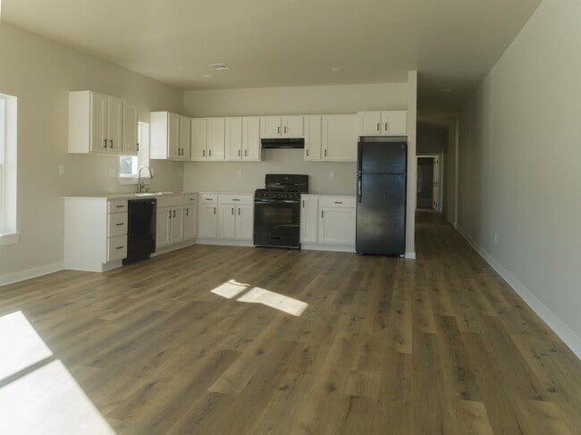 Building Photo - 307 W Cottonwood St