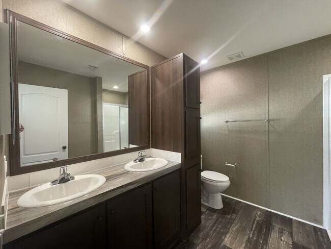 Building Photo - 36116 Plum Ave