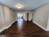 Building Photo - 129 Shearer St