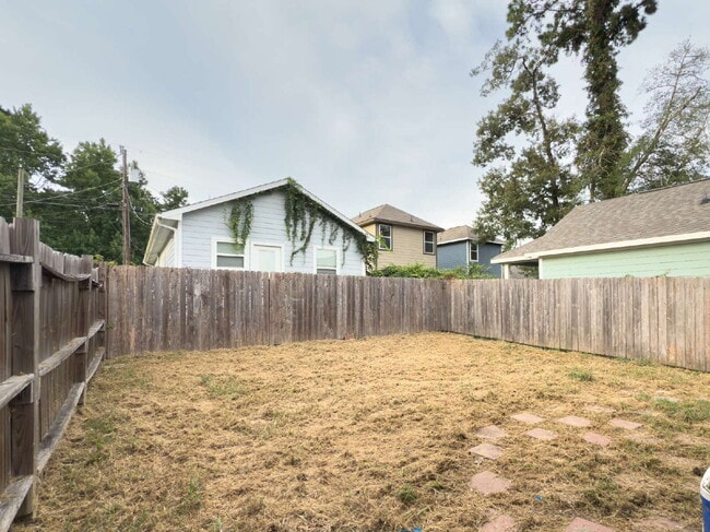 Building Photo - 16630 E Hammon