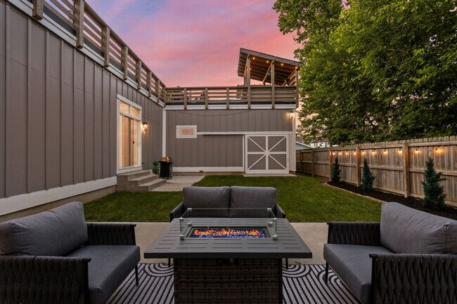 Building Photo - 1616 Pleasant St