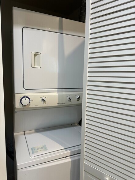 Building Photo - 14343 Tiara St