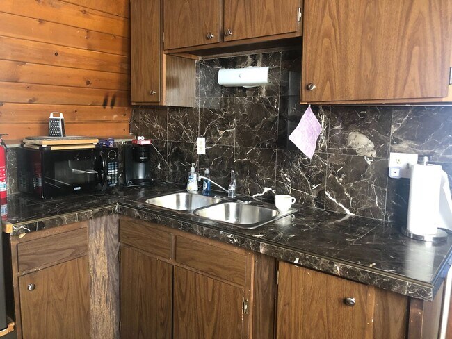 Building Photo - QUAINT CABIN IN A GREAT LOCATION!!