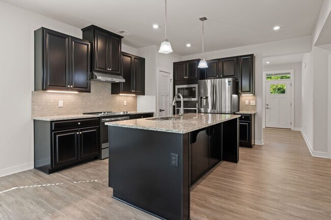 Building Photo - 4BR House