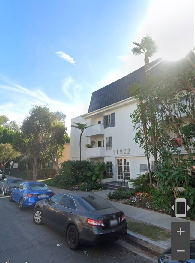 Building Photo - 11922 Kling St