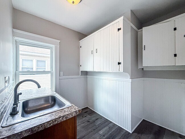 Building Photo - 18 Ellsworth St