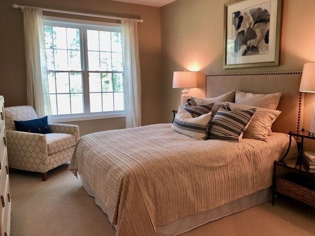 Building Photo - 130 University Ave