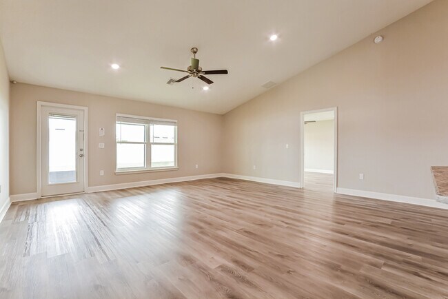 Building Photo - 511 Edith Dr