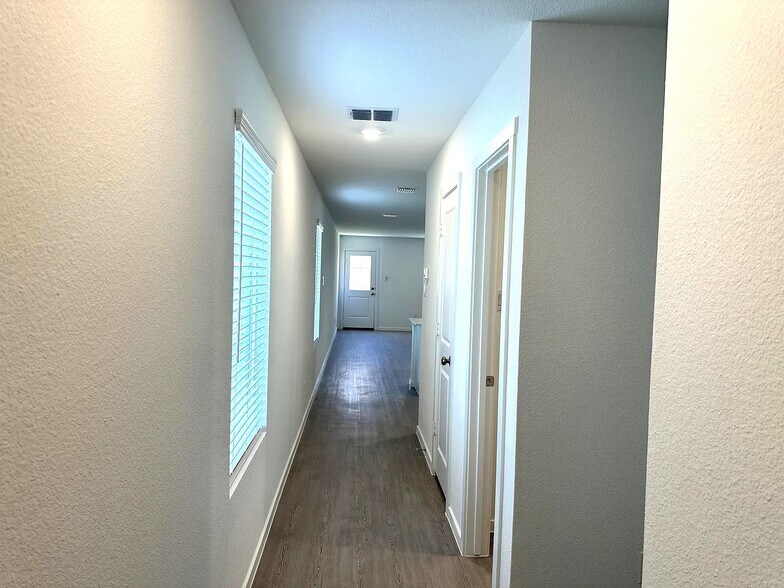 Entryway - 806 Sandhill Crane Ln