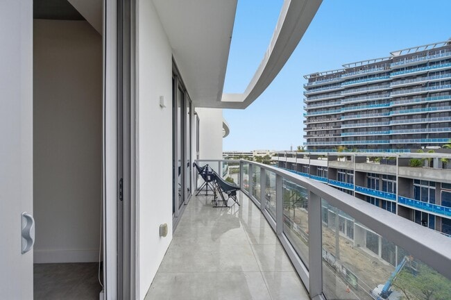 Building Photo - 13800 Highland Dr