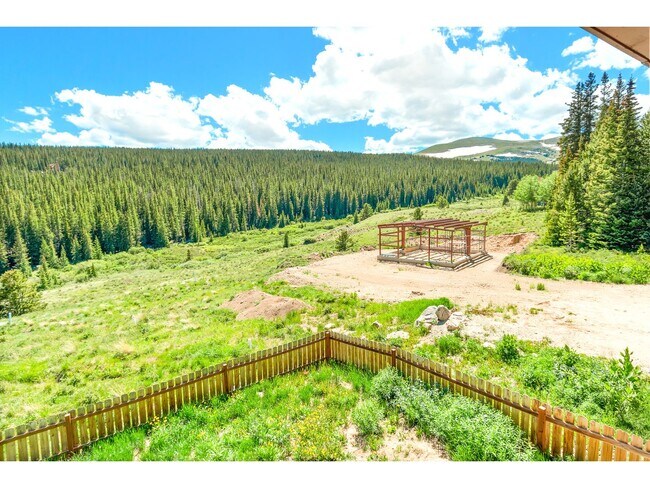 Building Photo - Beautiful Home on 10 Actre