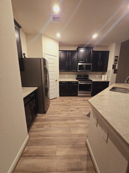 Building Photo - 3314 Dry Creek Dr