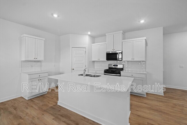 Building Photo - 4670 W Aurora St